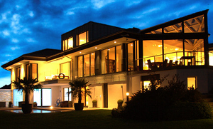 Luxus-Villa-Abendstimmung-system-integration-Beleuchtung-Pool-Palmen